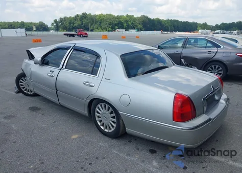 2005 Lincoln Town Car Signature from USA, damaged, VIN 1LNHM81W15Y613886